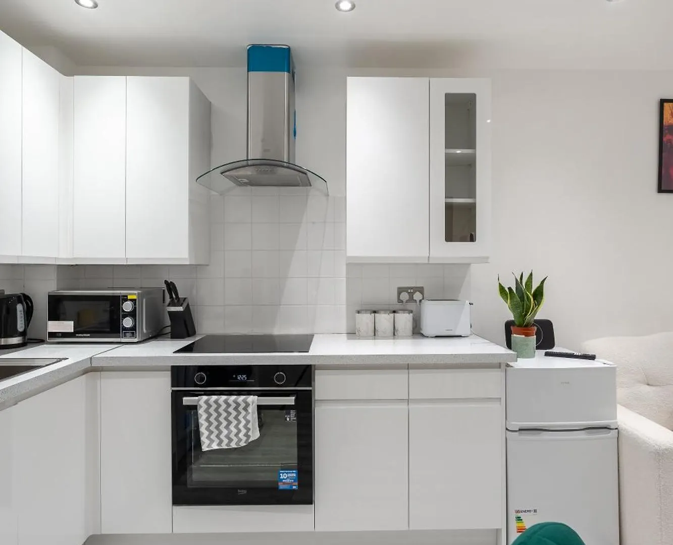 Beautiful Flat Near Central London - Entire Flat - Equipped Kitchen - Private Bathroom 0*,  United Kingdom
