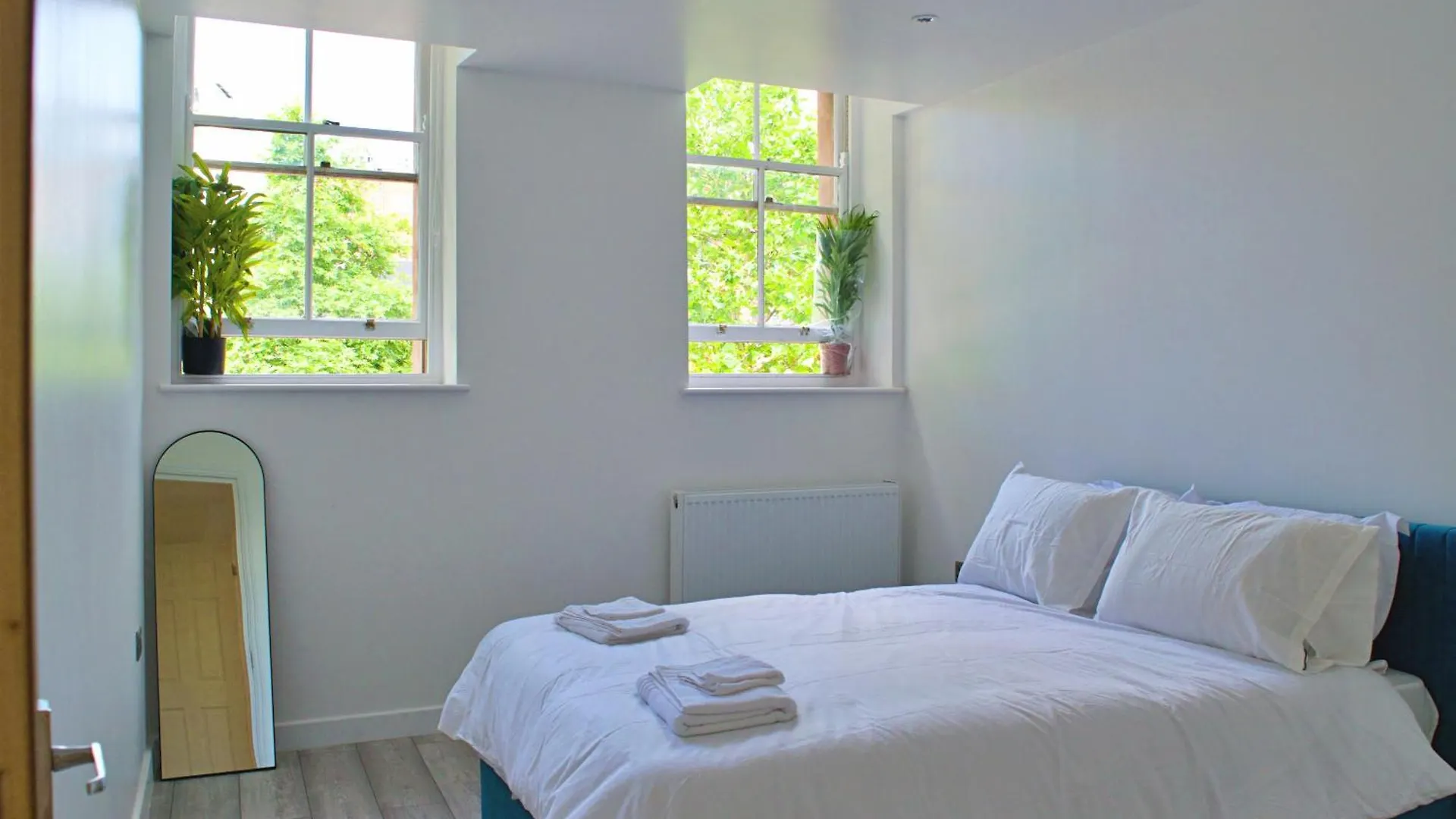 Beautiful Flat Near Central London - Entire Flat - Equipped Kitchen - Private Bathroom Apartment
