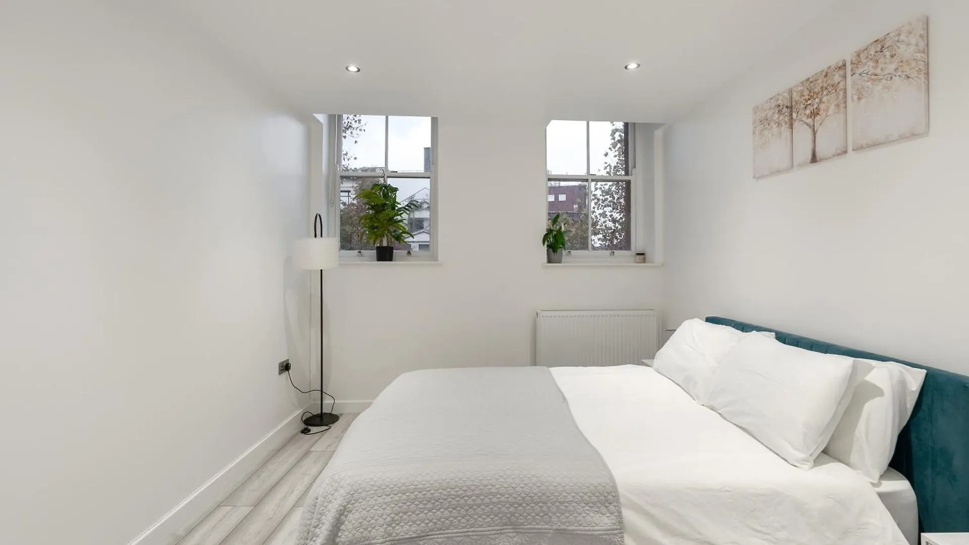 Beautiful Flat Near Central London - Entire Flat - Equipped Kitchen - Private Bathroom 0*,  United Kingdom