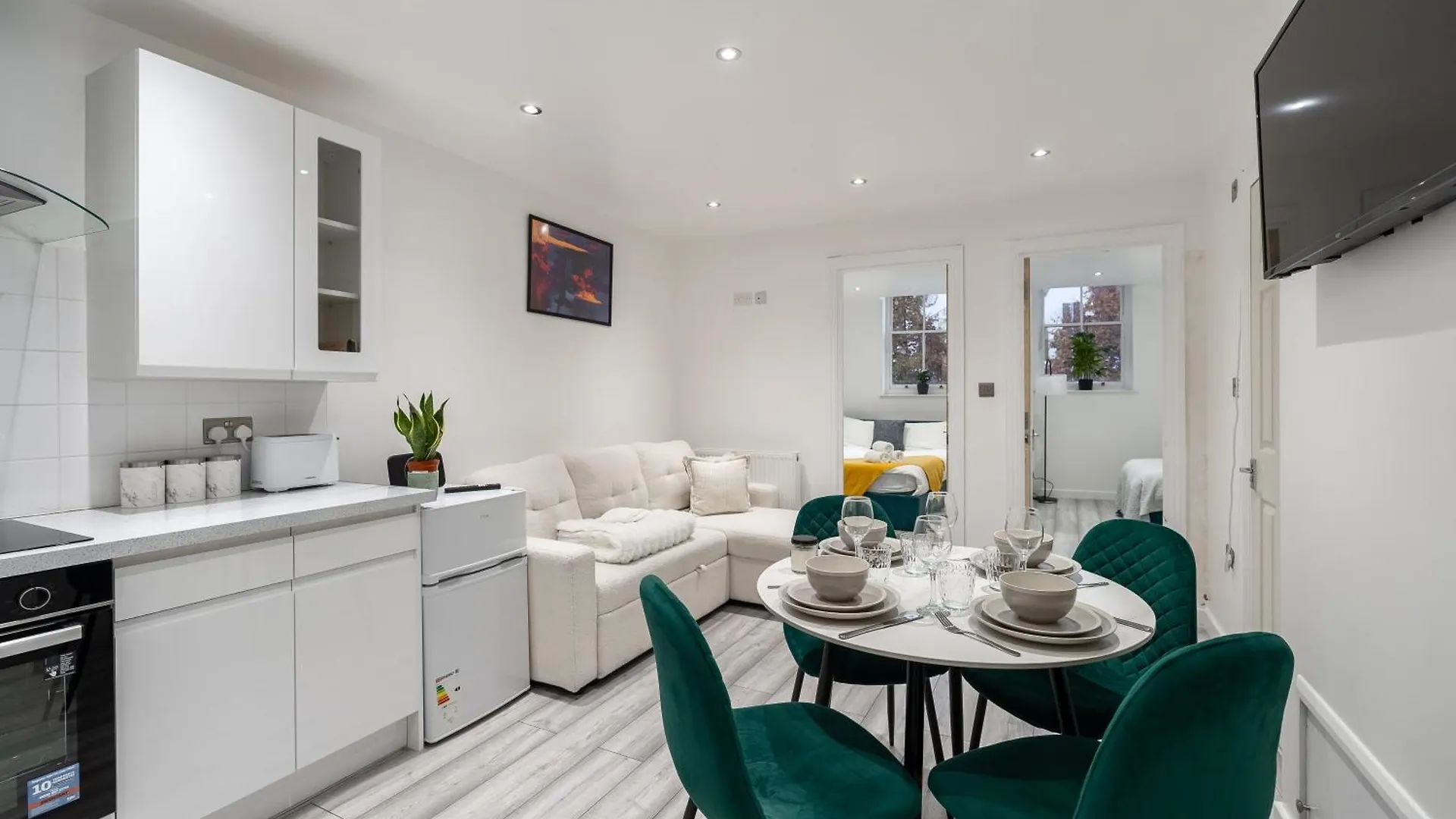 Beautiful Flat Near Central London - Entire Flat - Equipped Kitchen - Private Bathroom Apartment